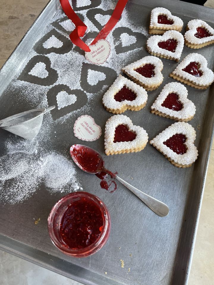 Galletas de corazón con mermelada