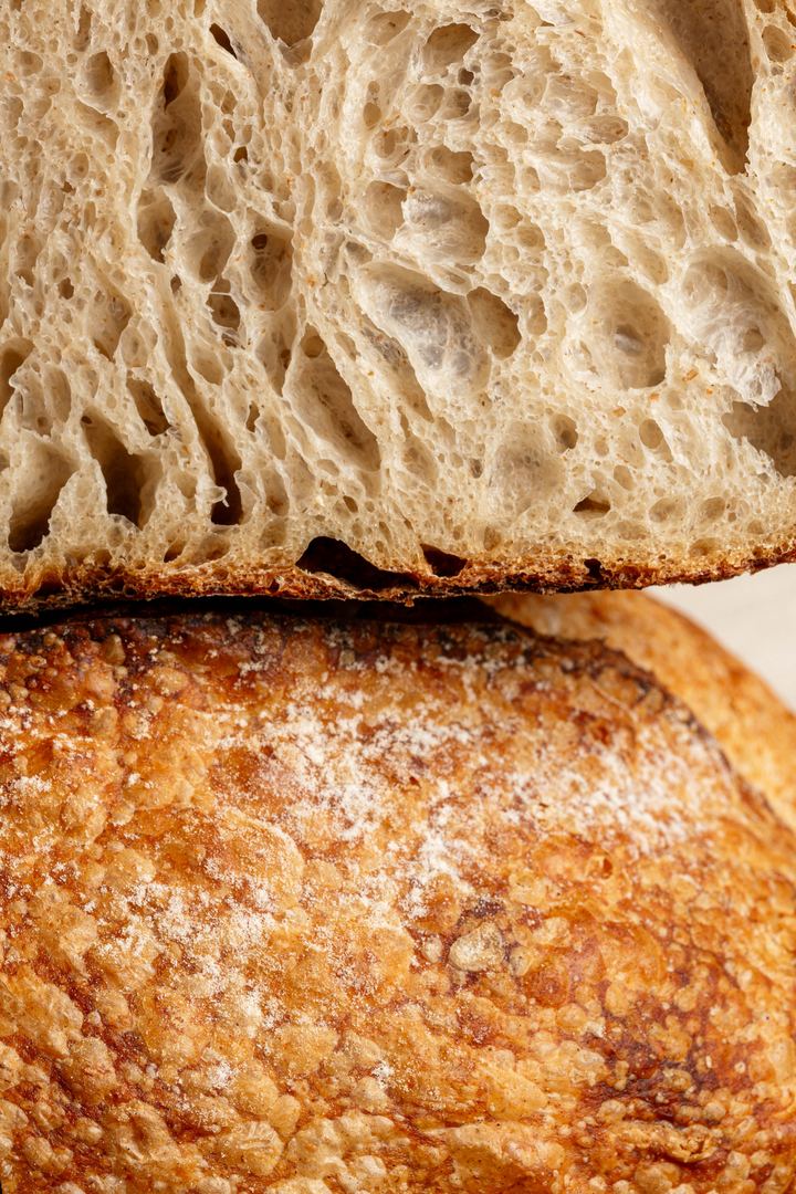 Miga y corteza de pan de masa madre